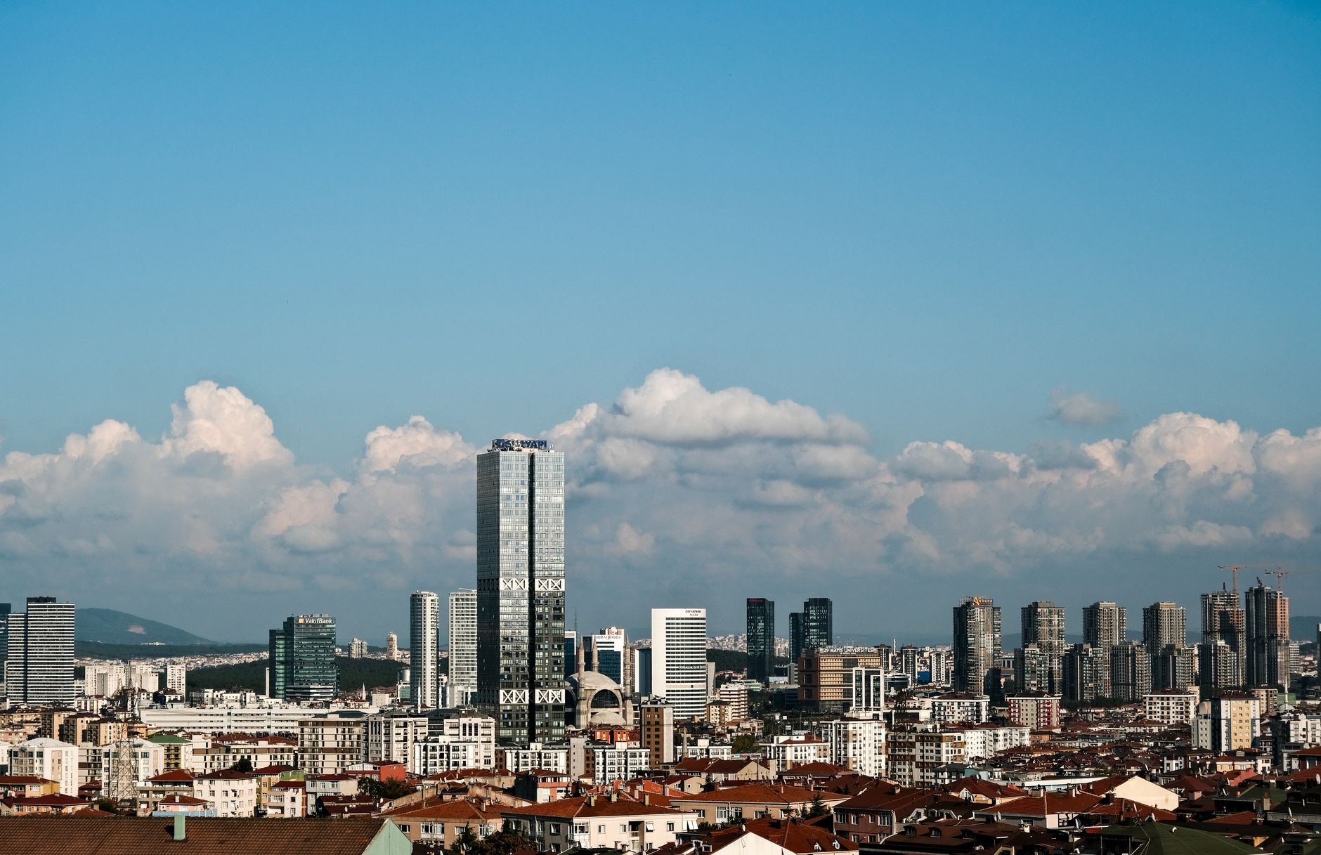 İstanbul iş merkezleri ve ofis kuleleri silüeti