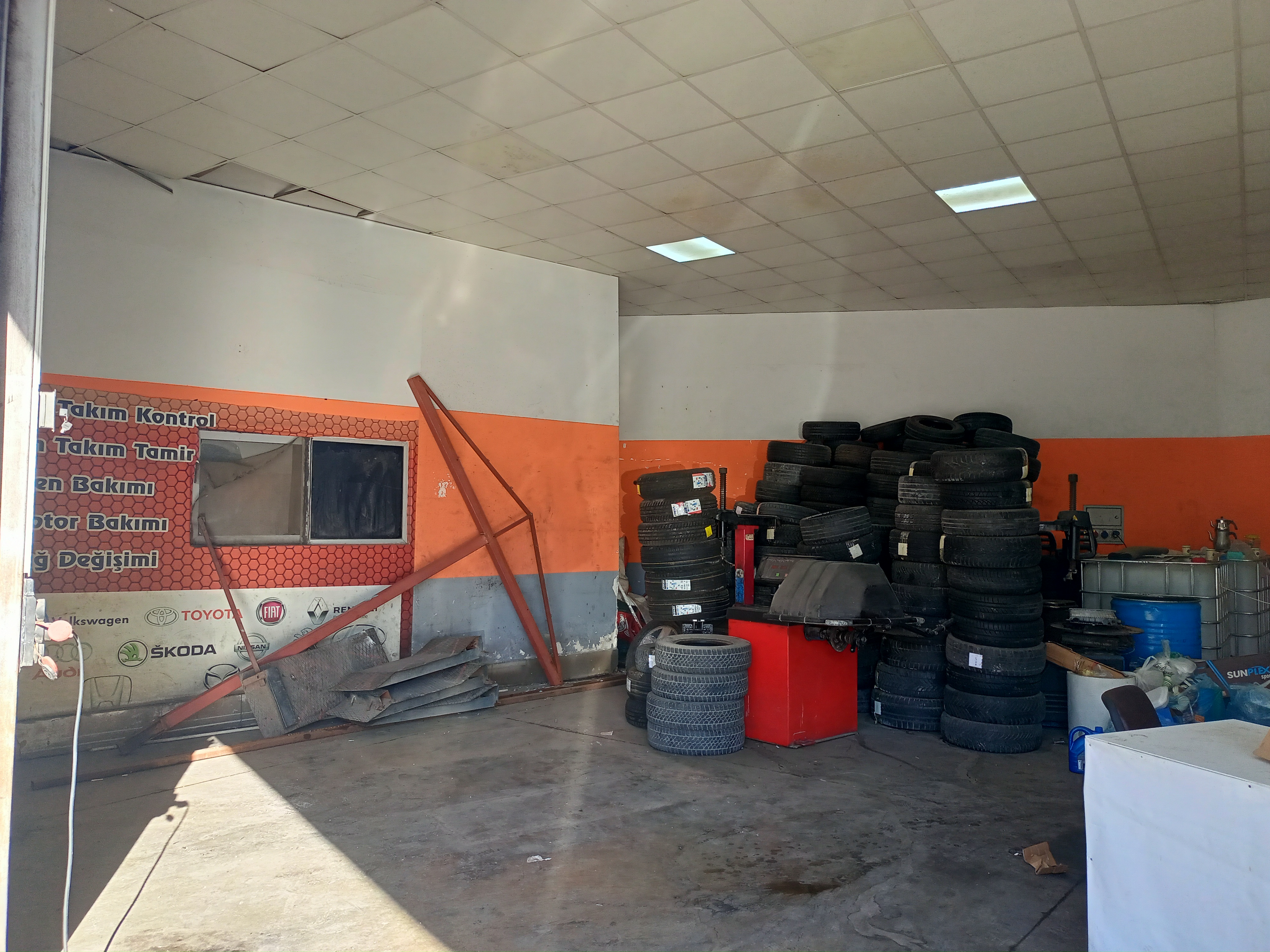 İSKİTLER SANAYİİNDE MERKEZİ KONUMDA KİRALIK 50m2 DÜKKAN — 4 / 5