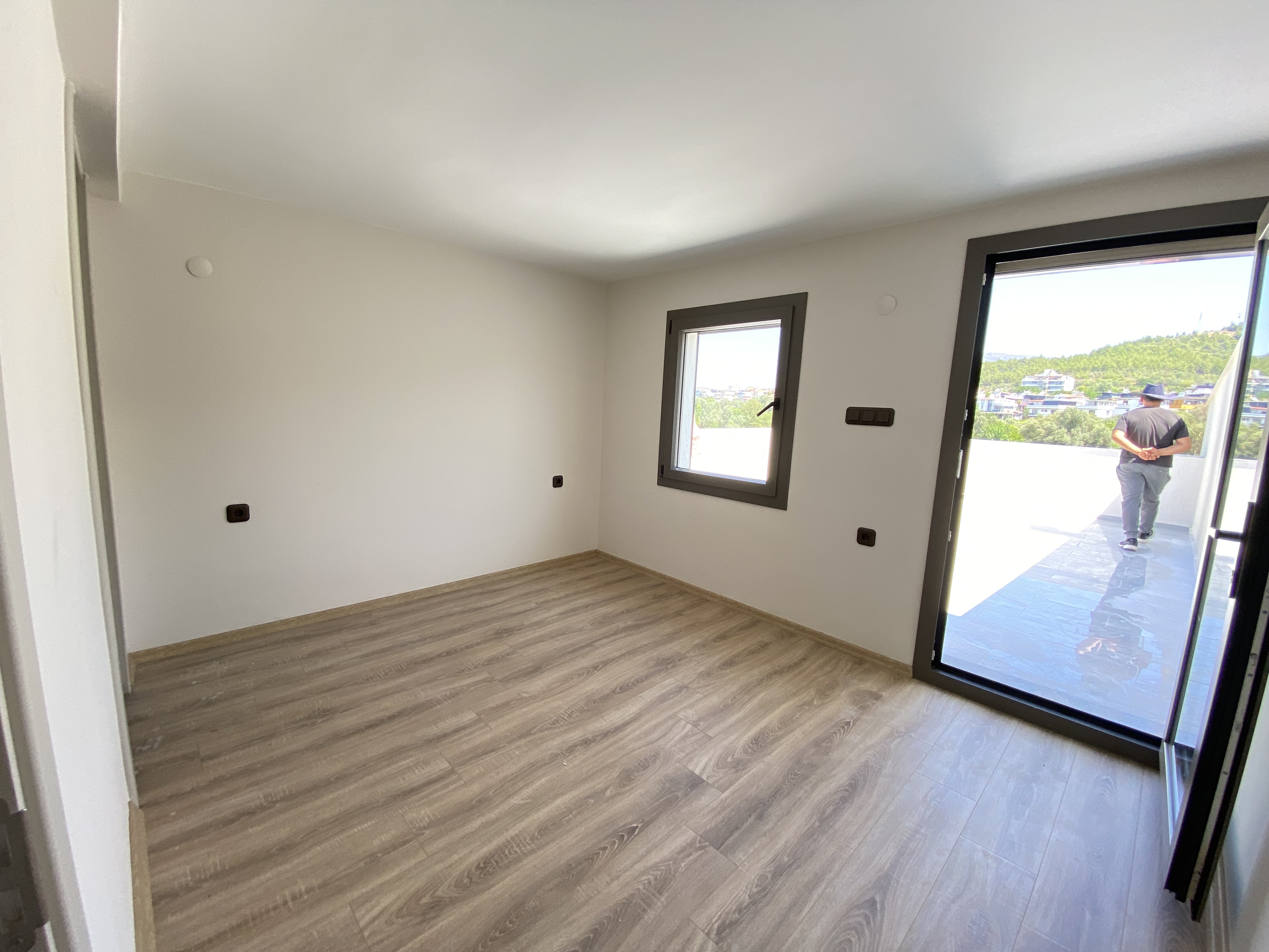Seferihisar Mersin Alanı Denize 350 m, Havuzlu Ve Yerden Isıtmalı Lüks Köşe Villa — 27 / 30
