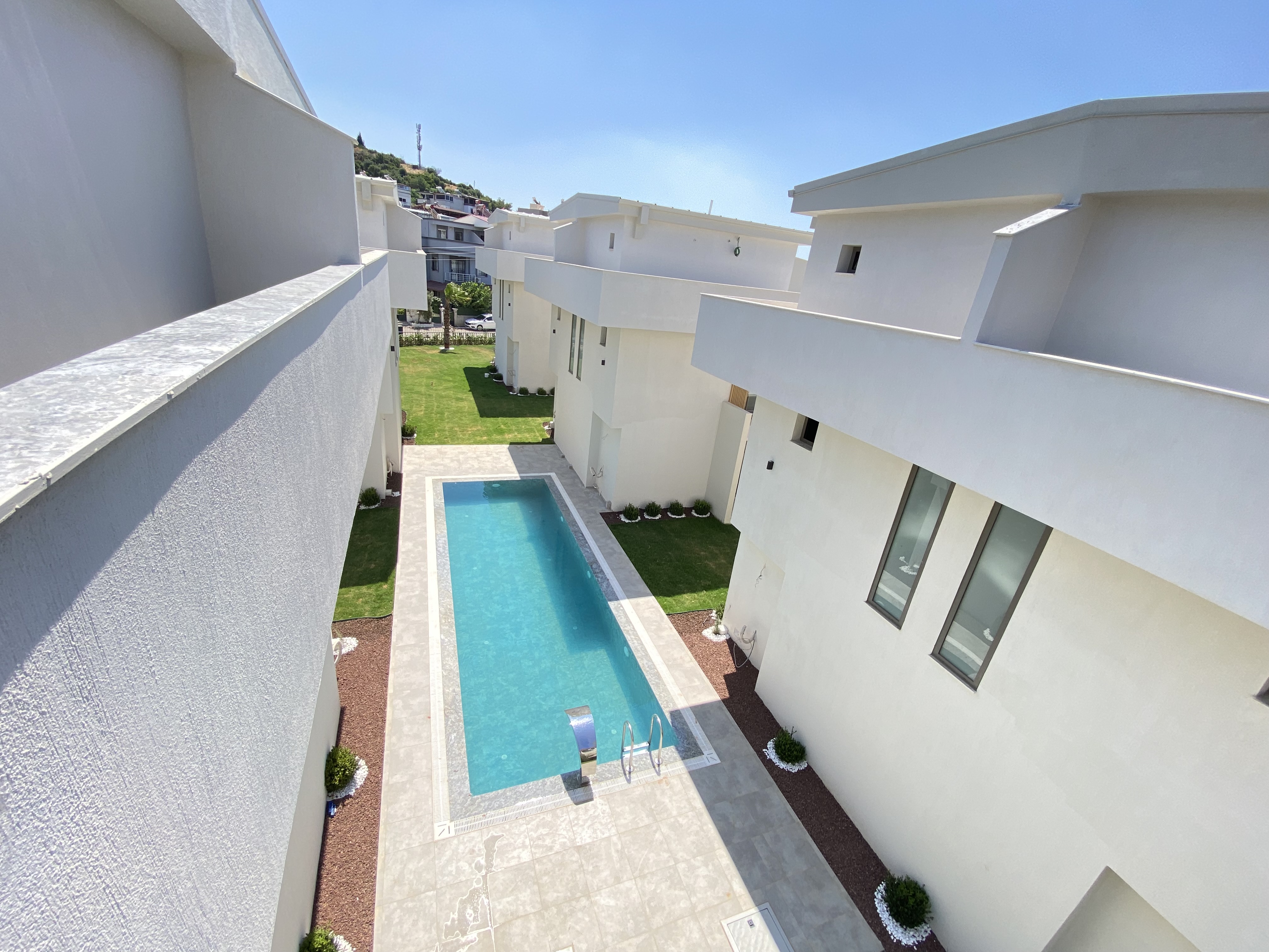 Seferihisar Mersin Alanı Denize 350 m, Havuzlu Ve Yerden Isıtmalı Lüks Köşe Villa — 3 / 30