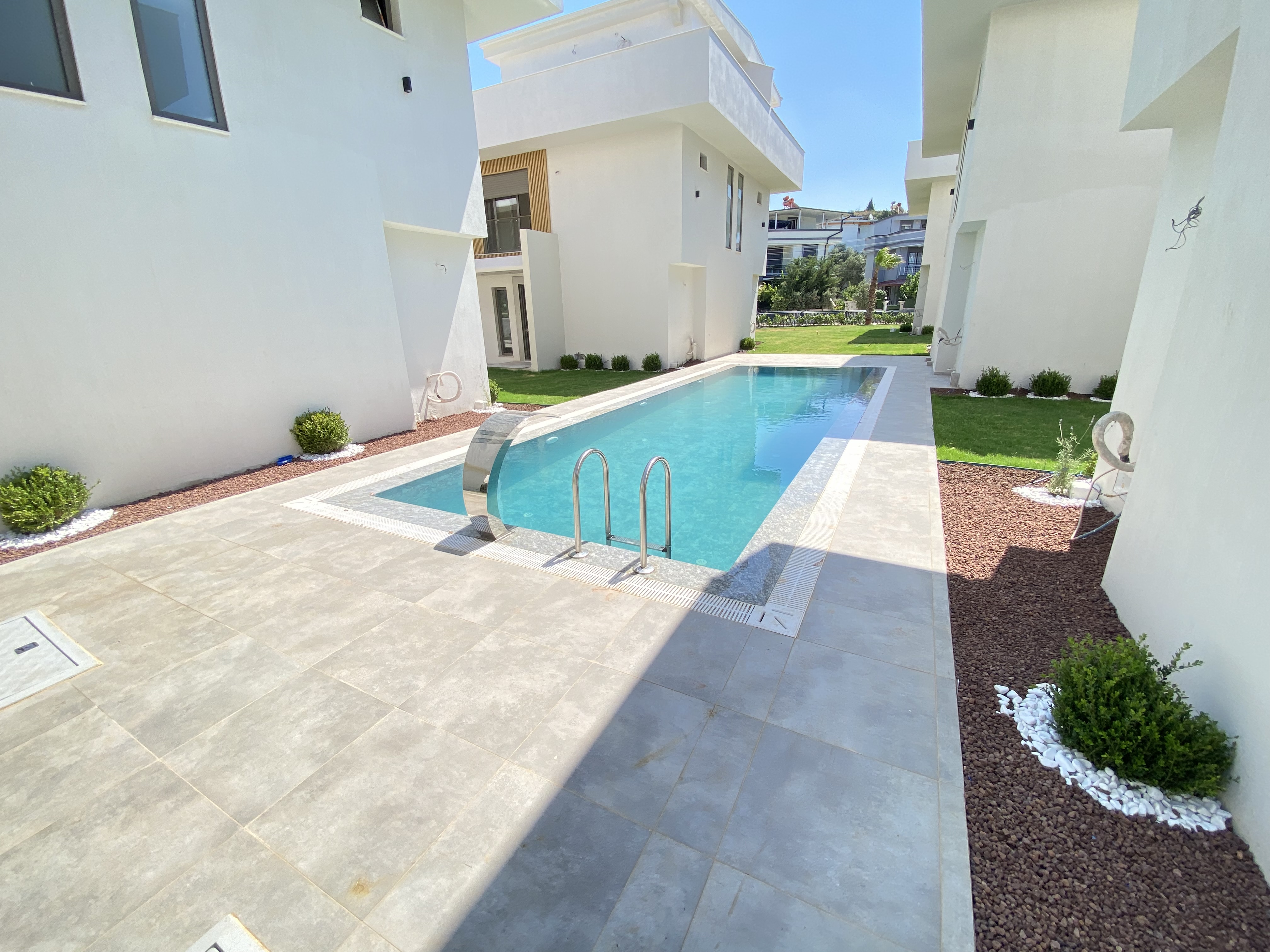 Seferihisar Mersin Alanı Denize 350 m, Havuzlu Ve Yerden Isıtmalı Lüks Köşe Villa — 18 / 30
