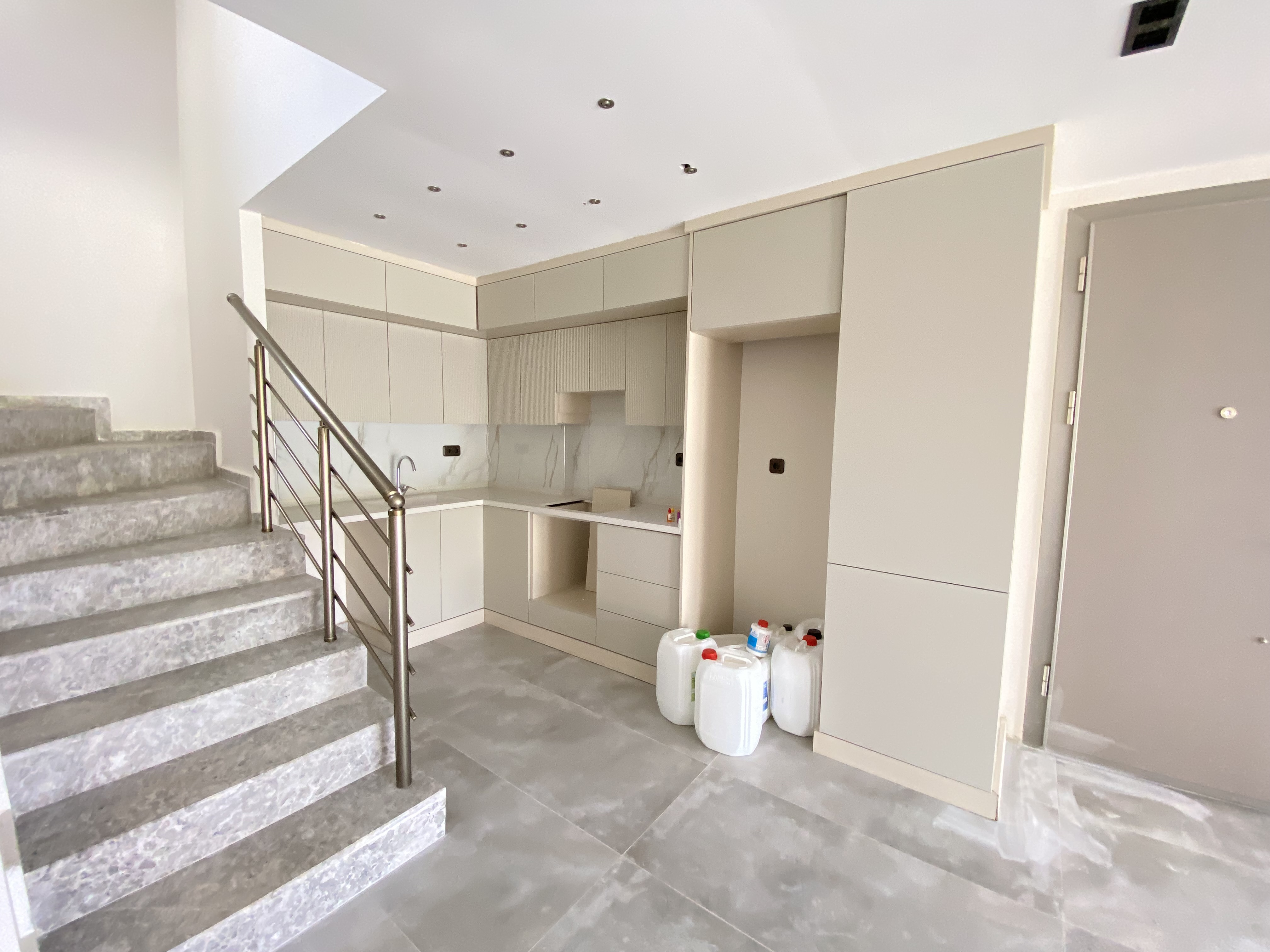 Seferihisar Mersin Alanı Denize 350 m, Havuzlu Ve Yerden Isıtmalı Lüks Köşe Villa — 11 / 30