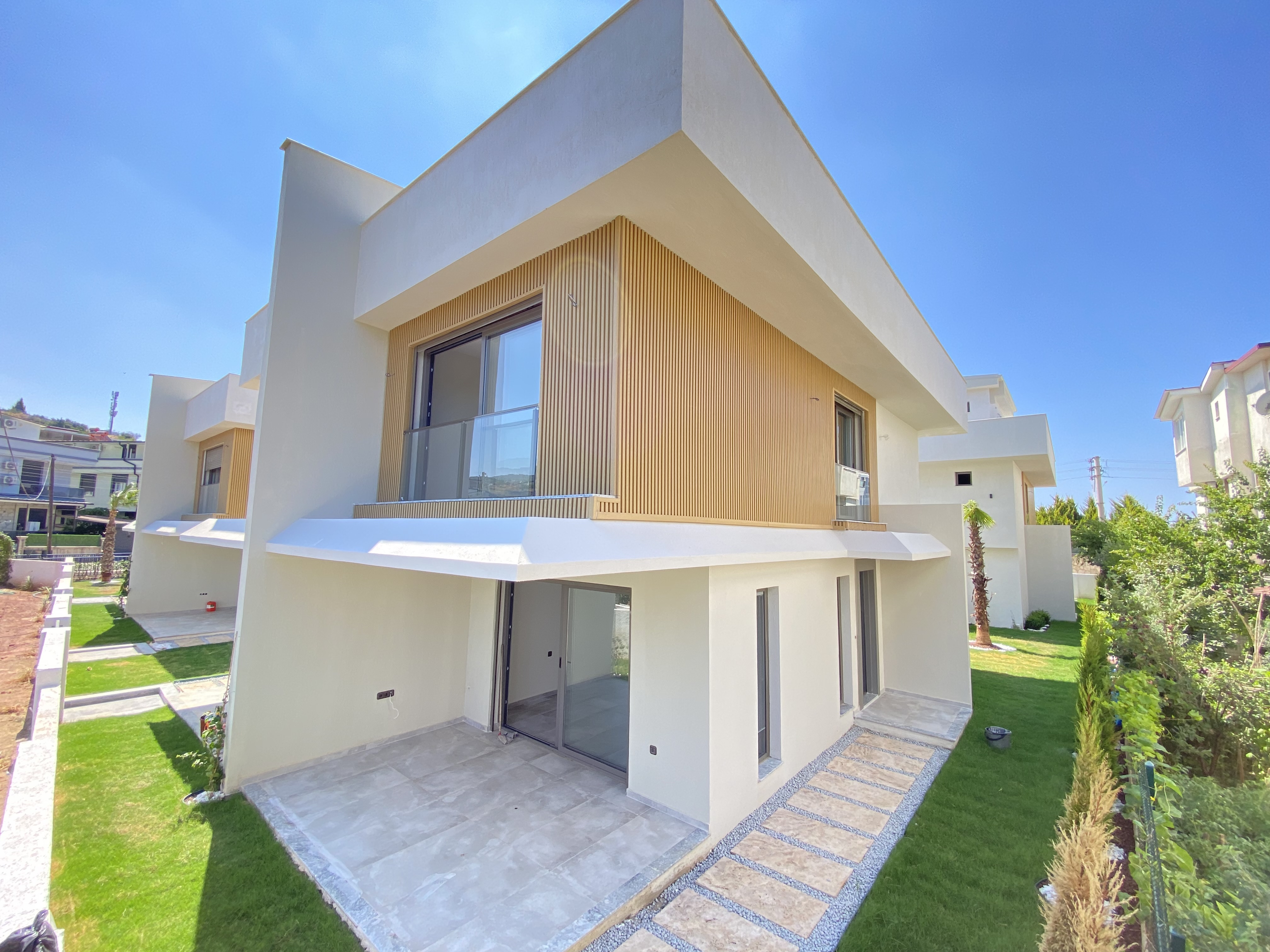 Seferihisar Mersin Alanı Denize 350 m, Havuzlu Ve Yerden Isıtmalı Lüks Köşe Villa — 2 / 30