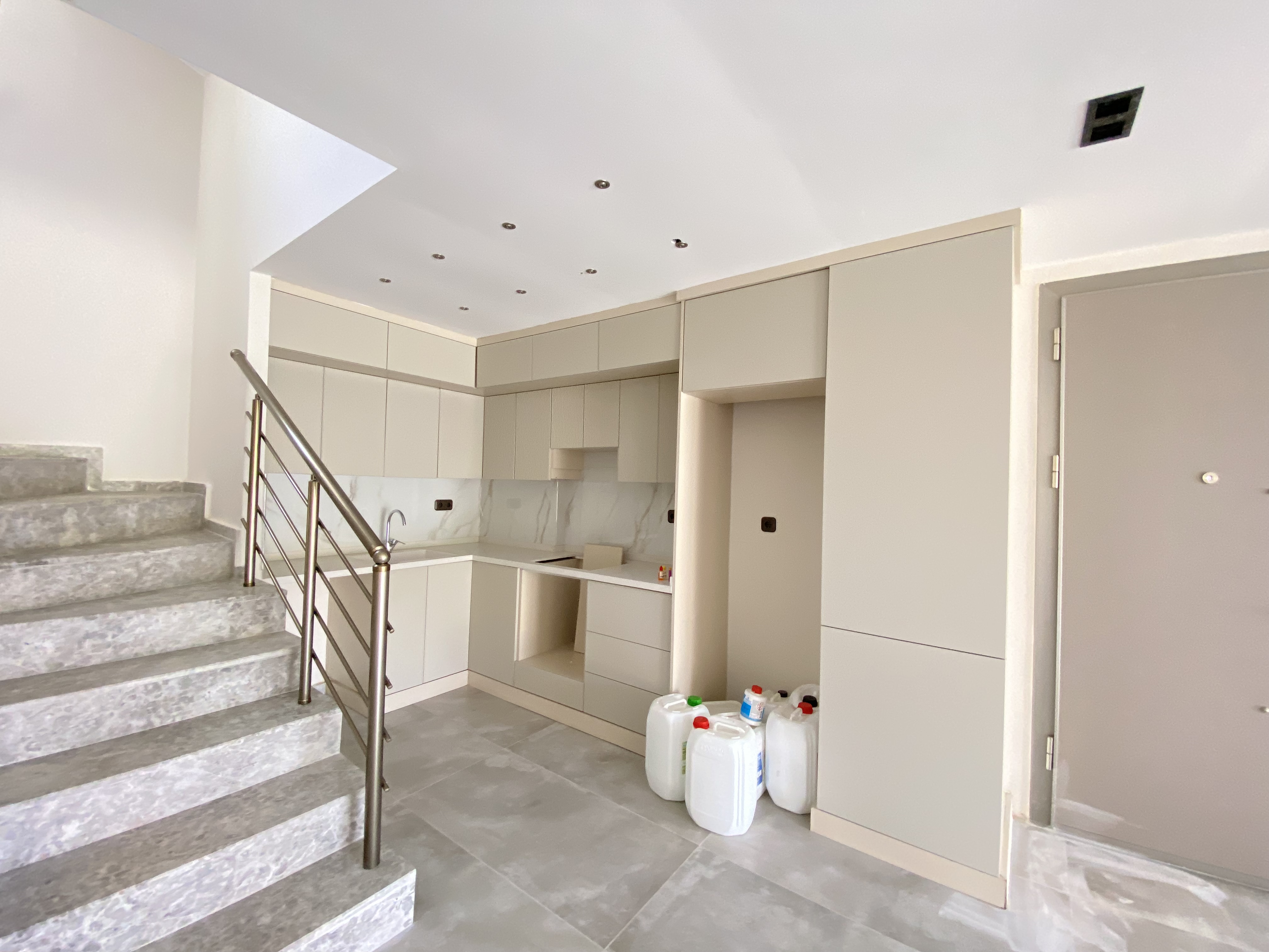 Seferihisar Mersin Alanı Denize 350 m, Havuzlu Ve Yerden Isıtmalı Lüks Köşe Villa — 13 / 30