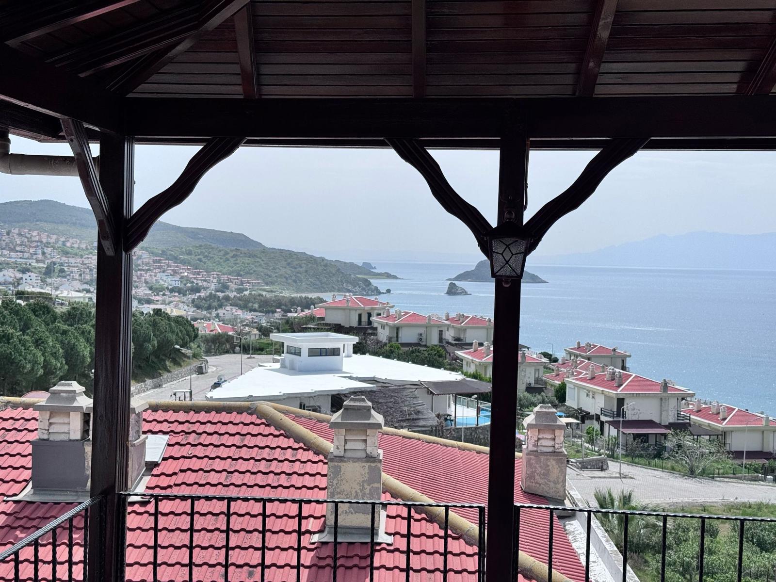 Detached 4+1 Villa with Uninterrupted Sea View in Seferihisar Atatürk Neighborhood.
