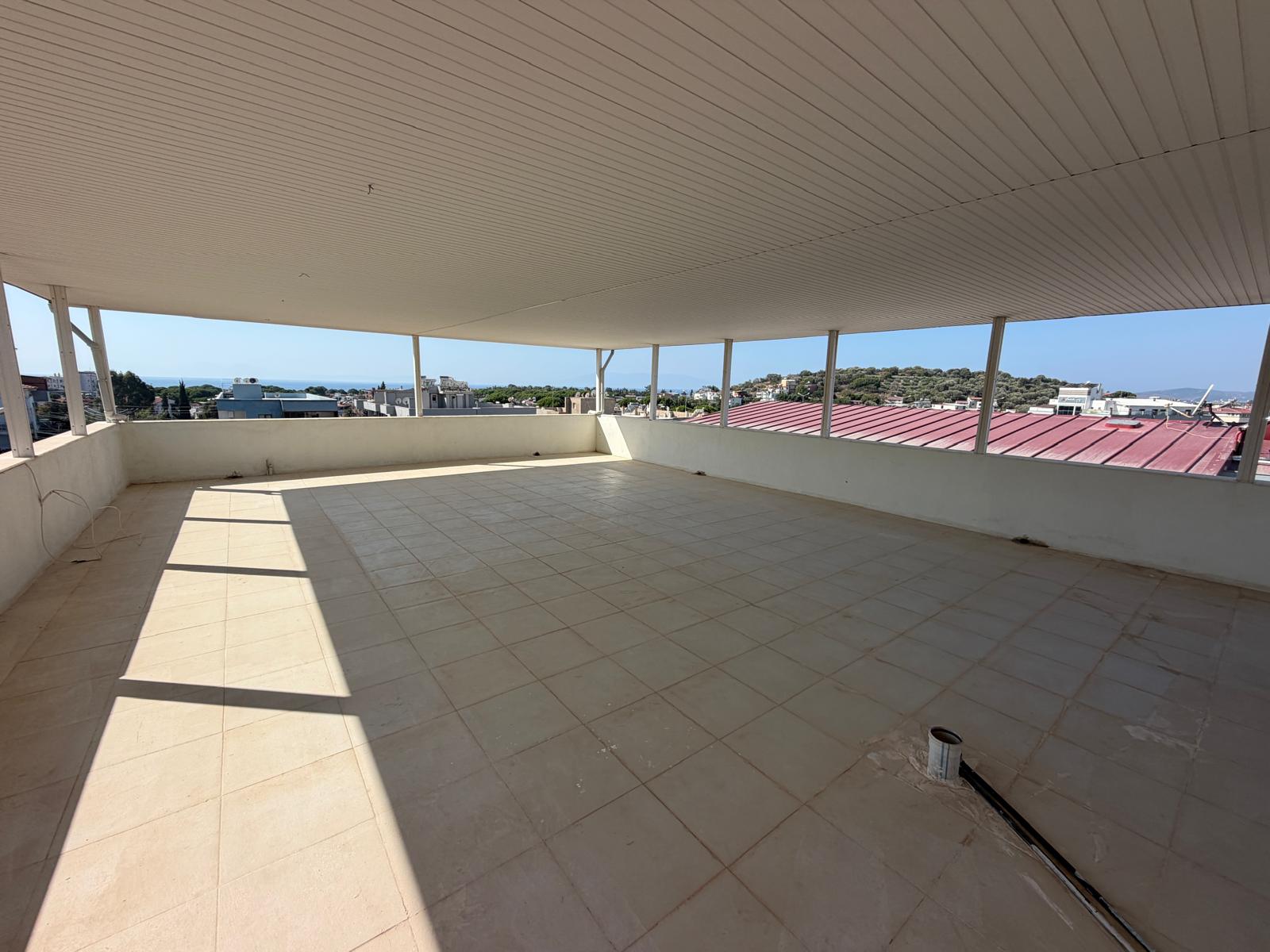 Seferihisar Ürkmez, teraslı Full Deniz Manzaralı Satılık Dublex Daire 2+1 — 2 / 30